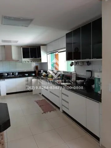 Casa à venda com 4 quartos, 630m² - Foto 2