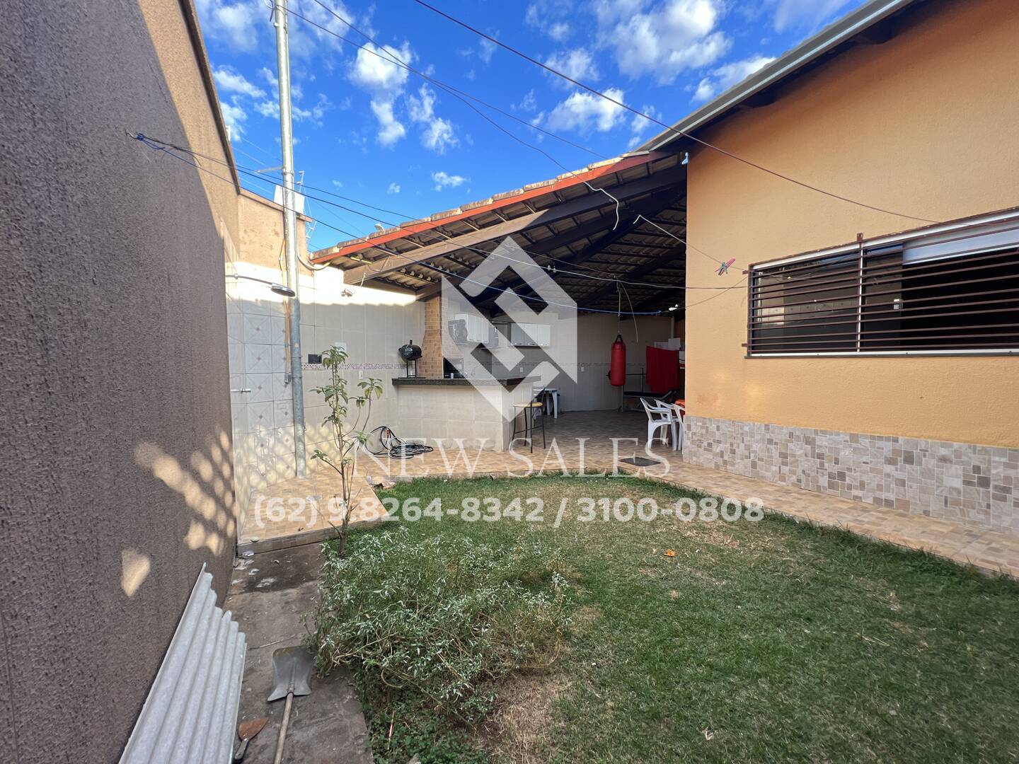 Casa à venda com 4 quartos, 300m² - Foto 1