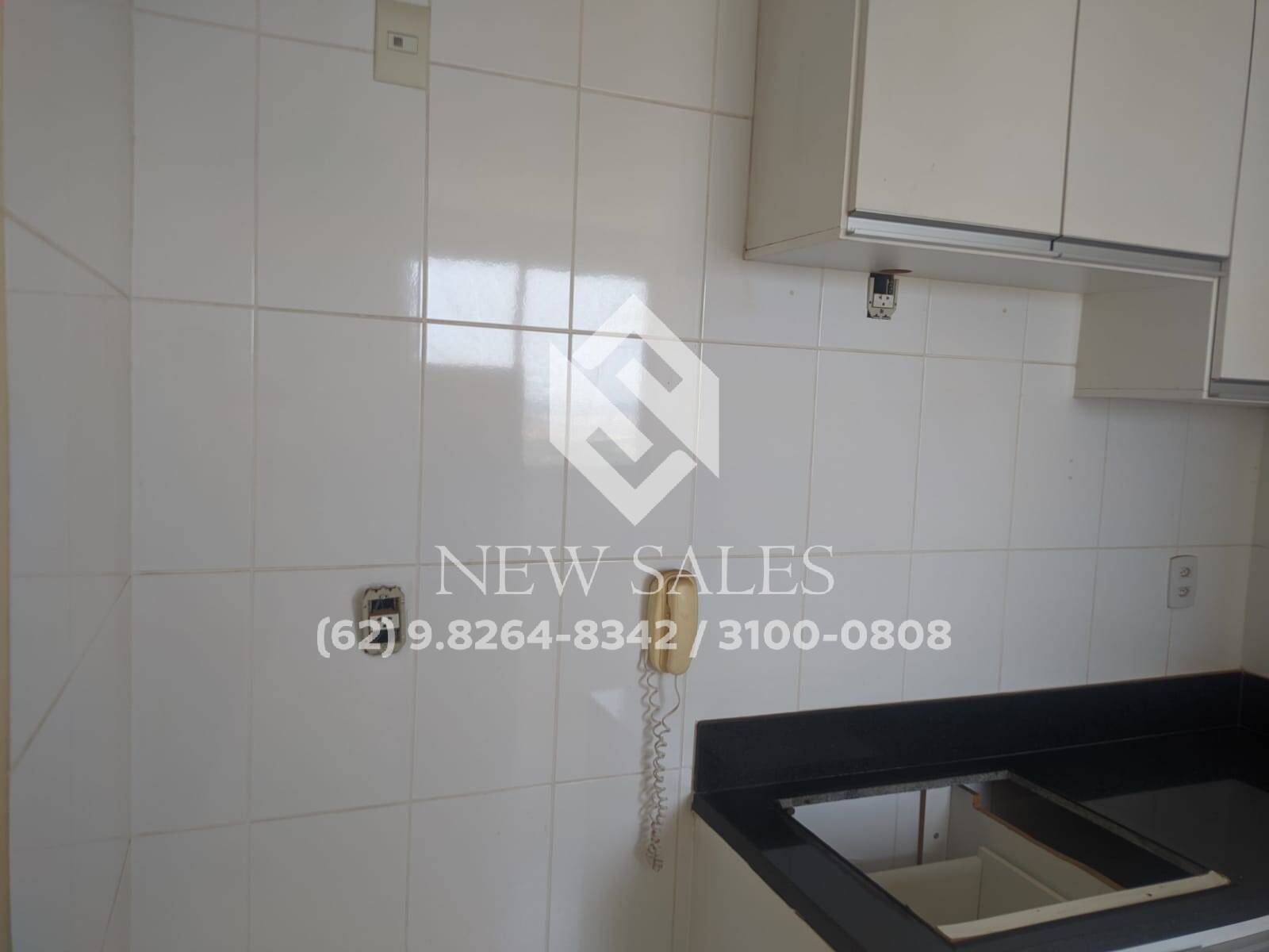 Apartamento à venda com 3 quartos, 75m² - Foto 2