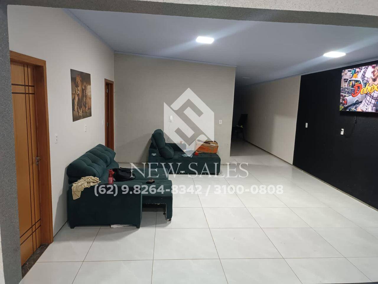 Casa à venda com 3 quartos, 250m² - Foto 1