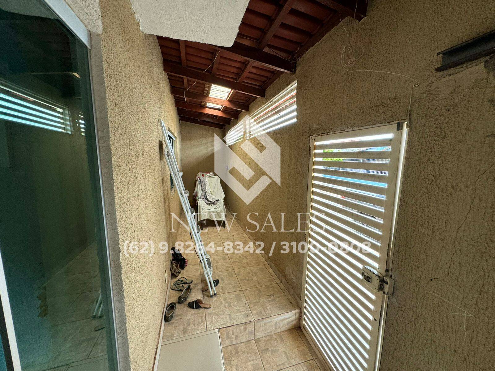 Casa à venda com 3 quartos, 230m² - Foto 2