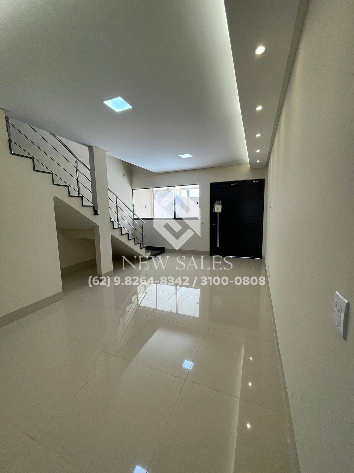 Casa à venda com 4 quartos, 240m² - Foto 1