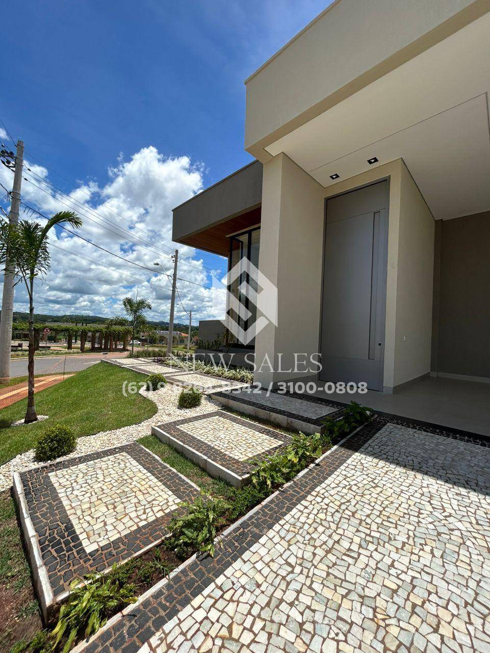 Casa à venda com 3 quartos, 264m² - Foto 1