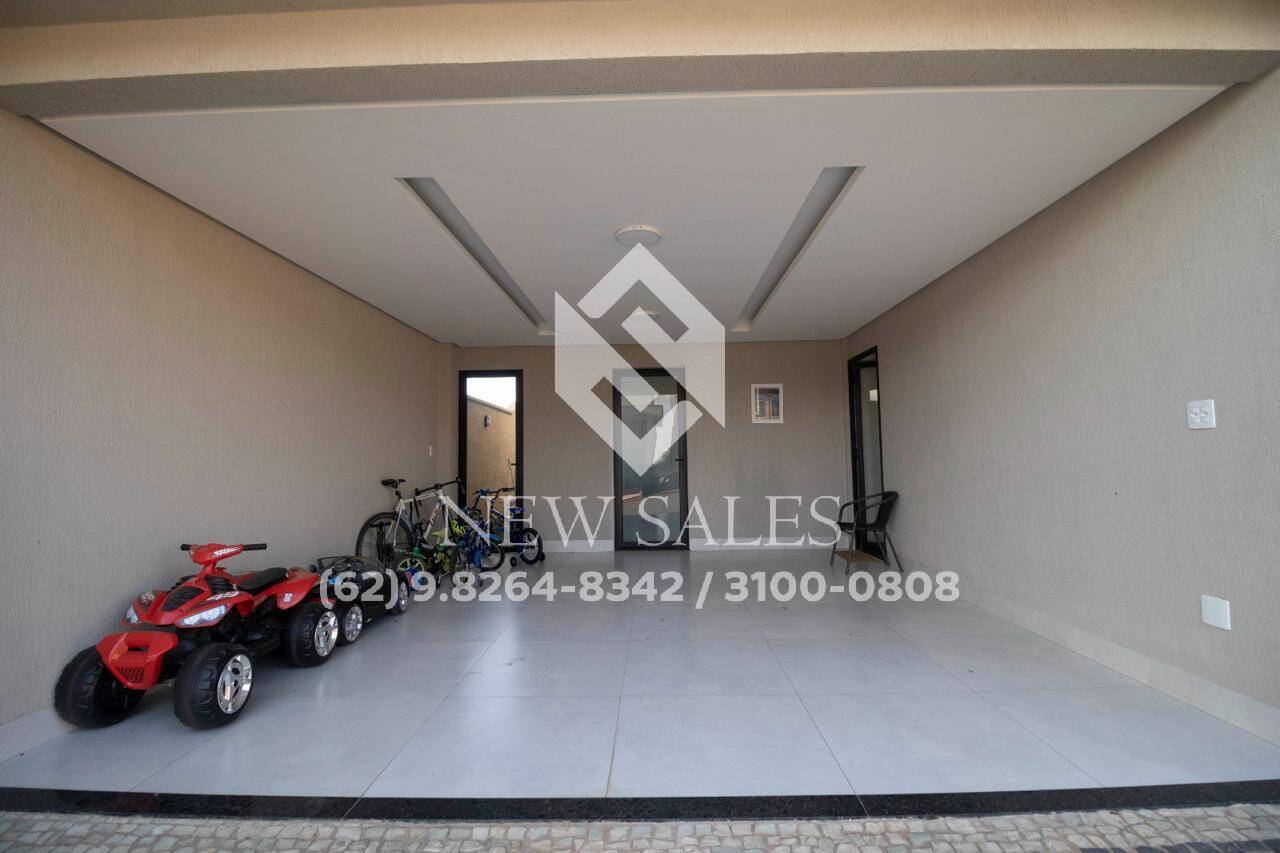 Casa de Condomínio à venda com 4 quartos, 223m² - Foto 2