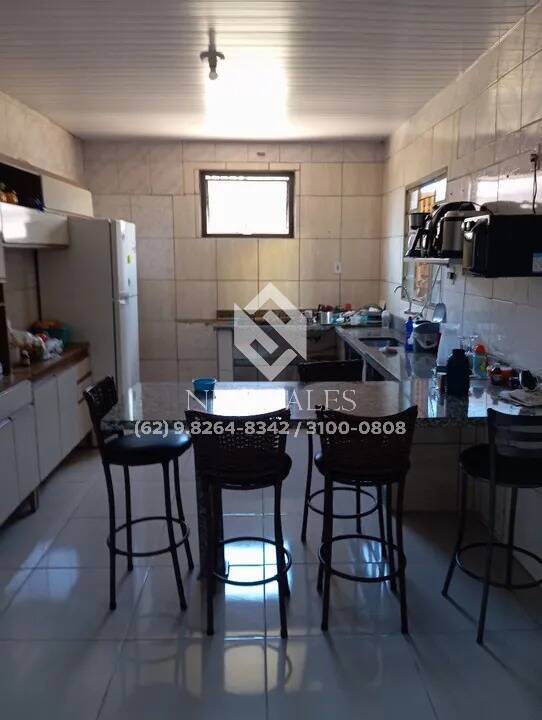 Casa à venda com 3 quartos, 360m² - Foto 1