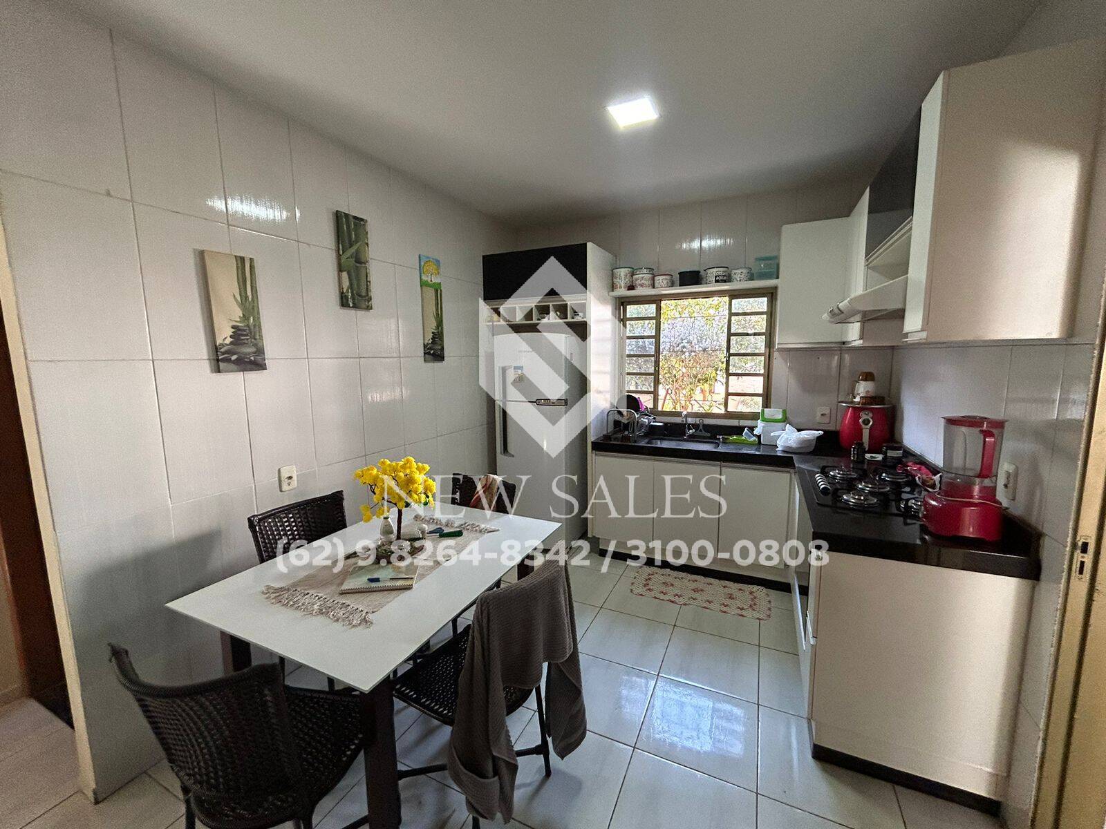 Casa à venda com 4 quartos, 280m² - Foto 3